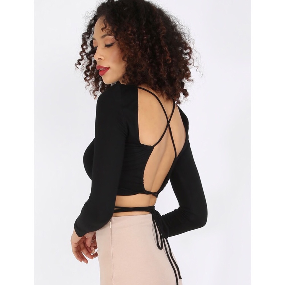 🌟LAST ONE- NWT Cross Back Tied Crop Top🌟